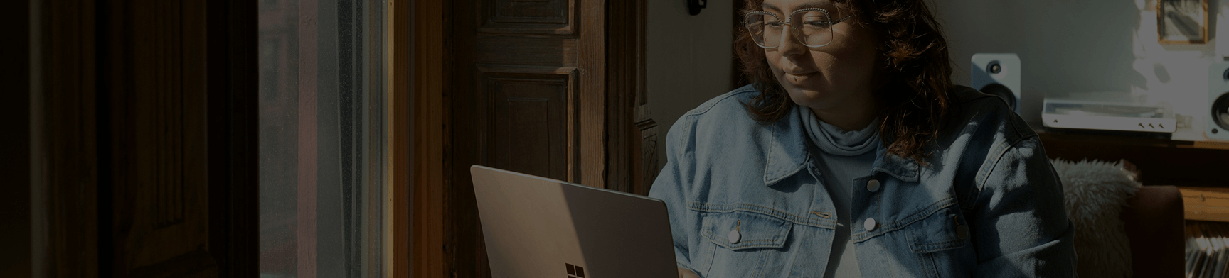 Hero (15) (1) Woman working on her laptop