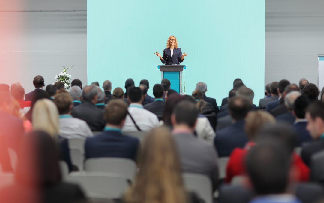 Empowering Women’s Voices: Private Coaching for Public Speaking Success